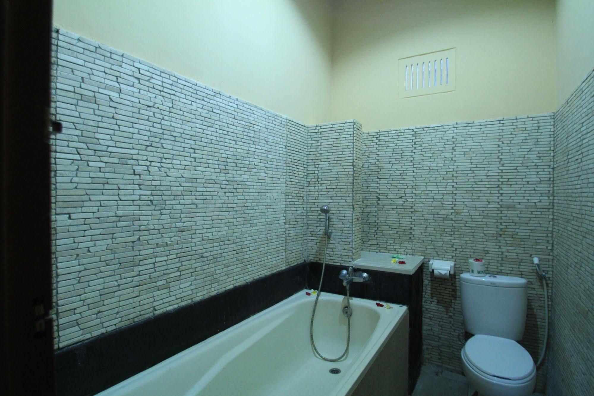 קוטה לומבוק Taman Sari Cottages מראה חיצוני תמונה